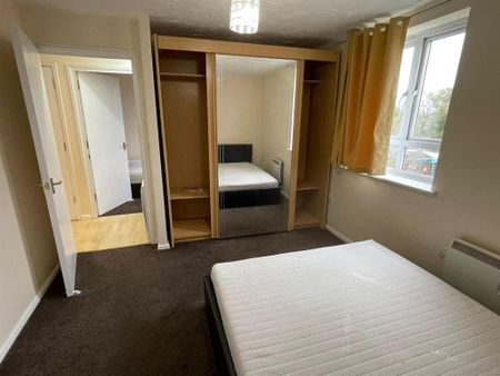 2 bedroom flat to rent - Photo 4