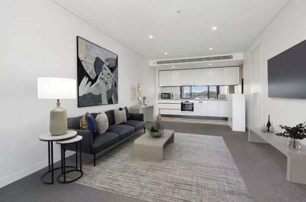 Available Anytime Luxury High level Exquisite North Face TWO Bedrooms Apartment in the heart of Eastwood - Photo 1