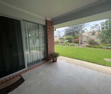 Executive Villa located in a quite Cul-De-Sac - Photo 6