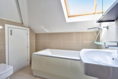 4 bedroom terraced house to rent - Photo 5