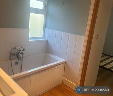 2 bedroom semi-detached house to rent - Photo 6