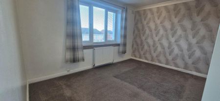 3 bedroom flat to rent - Photo 2