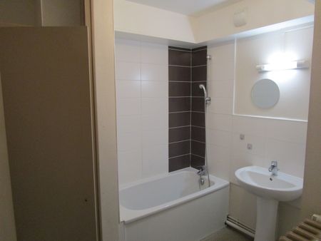 Location - Appartement T4 - 75 m² - Maîche - Photo 5