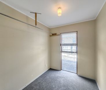 Charming 3-Bedroom Family Home for Lease in Farm Cove - Photo 6