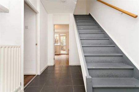 4 bedroom maisonette in Weymouth Terrace - Photo 5