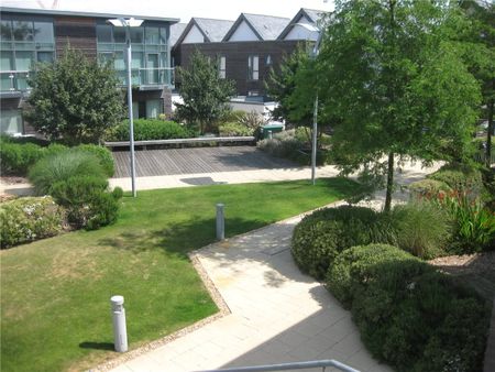 Superb 2 double bed executive apartment on the top floor of the sought after Park Way development with 2 balconies. - Photo 5