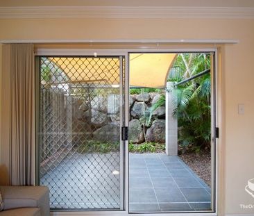 Furnished Private Townhouse Just 500m from Toowong Village - Photo 2