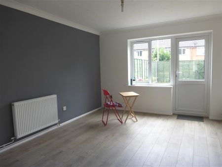 Grove Close - Photo 2