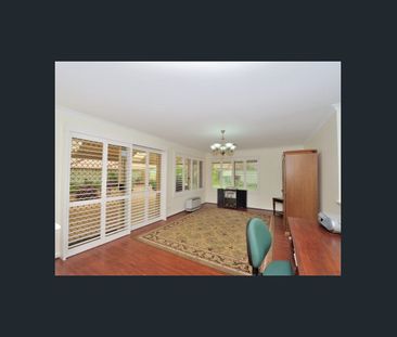 Stylish Family Home! - Photo 3