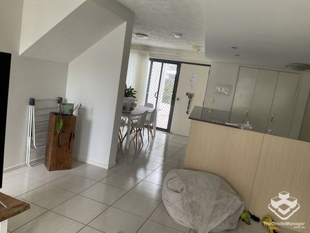 3 BEDROOM 2 BATHROOM TWO STOREY APARTMENT ON KAWANA ISLAND - Photo 3