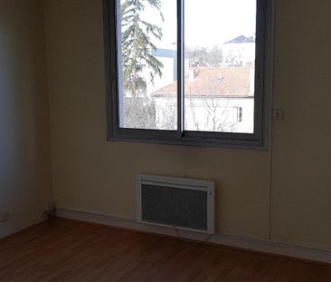 Location Appartement 5 pièces 141m² CHAMALIERES 63400 - Photo 6