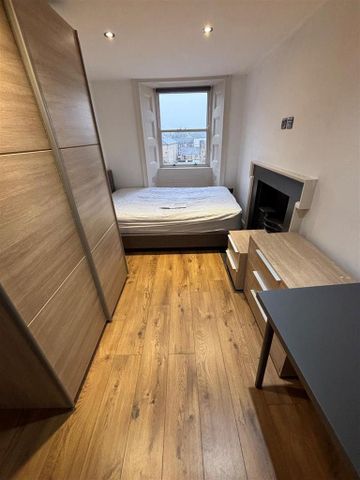 2 bedroom private hall to rent - Photo 2