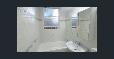 Newly renovated 2-bedroom apartment - Photo 5