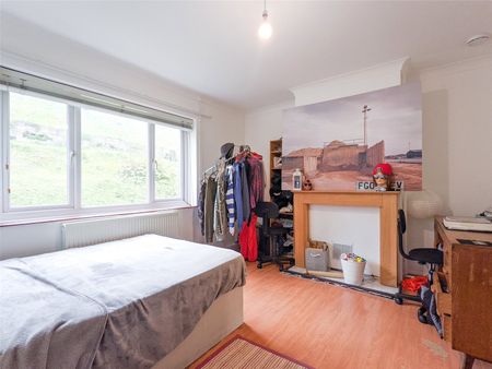 4 bedroom semi-detached house to rent - Photo 4