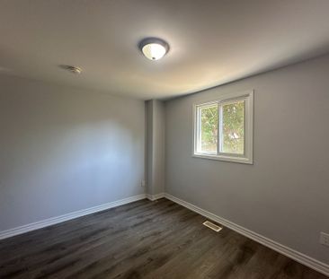 For Lease - 427 Adelaide Avenue, Oshawa, Ontario - Photo 6