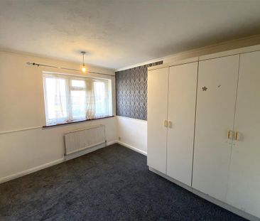 3 bedroom end of terrace house to rent - Photo 2