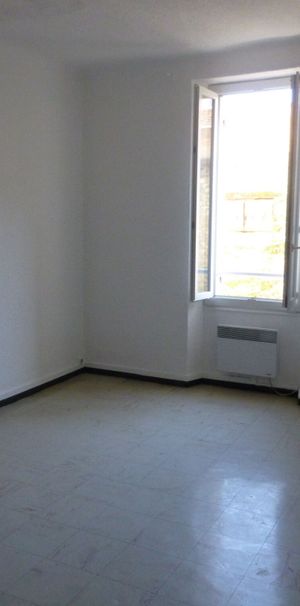 Appartement 1 pièces 29m2 MARSEILLE 5EME 502 euros - Photo 1