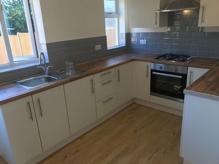 2 Bed Terraced House, Dolphin Lane, B27 - Photo 2