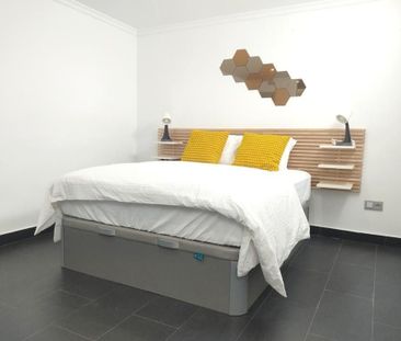 Luxury Villa for rent in Marbella, Andalusia - Photo 2