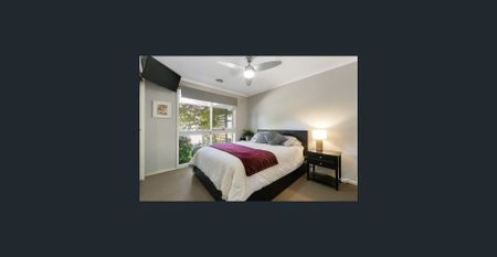 Stylish Home In West End - Photo 4