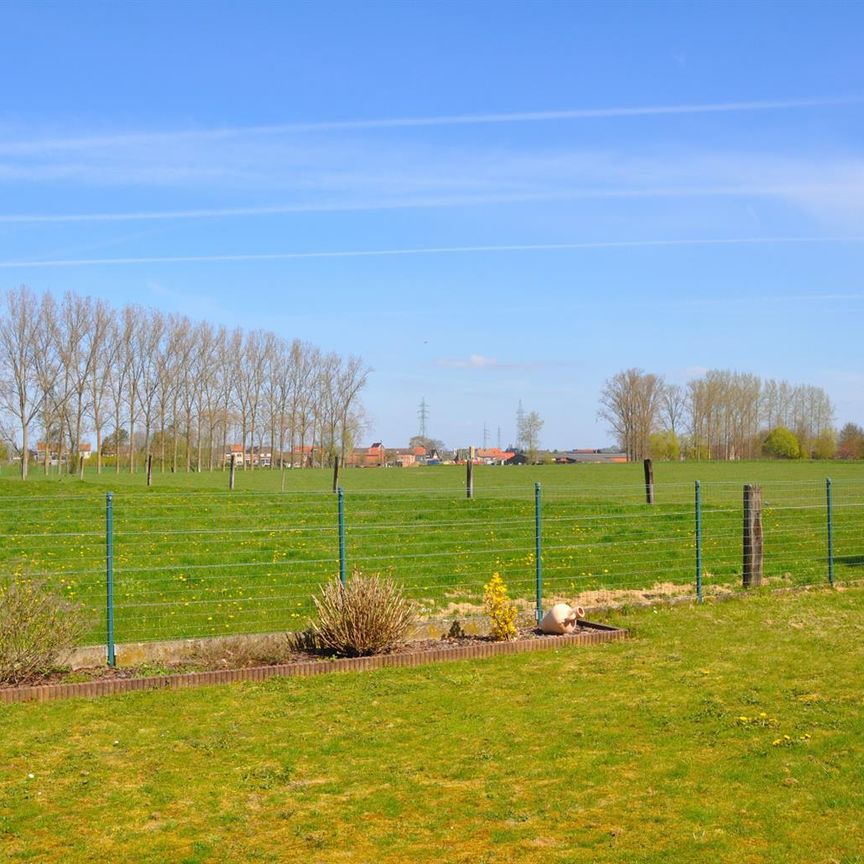 Rustig gelegen instapklare villa-bungalow met garage en tuin - Photo 1