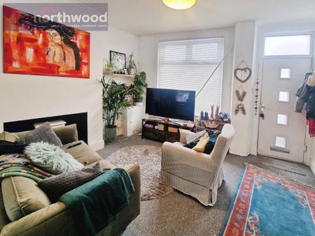 2 bedroom terraced house to rent - Photo 2