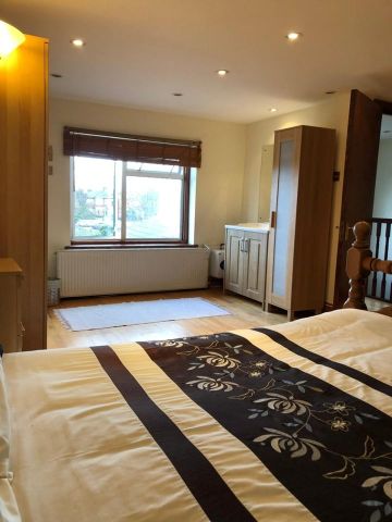 Studio Flat, Palmerston Crescent, N13 - Photo 2
