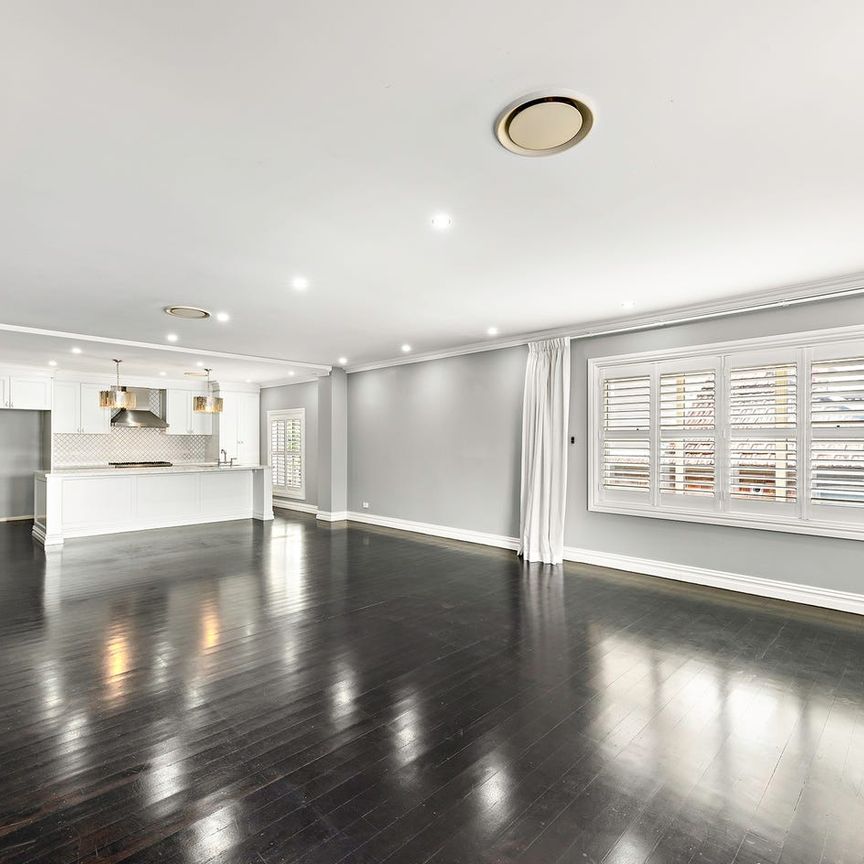 Elegant Family Home with Self-Contained Apartment - Photo 1