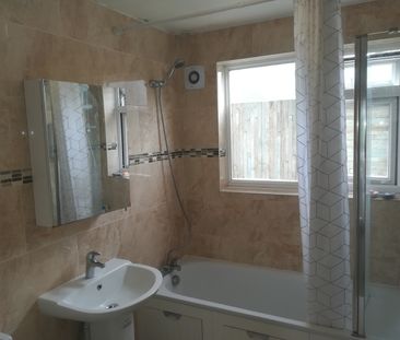 3 Bed Terraced House, Turnpike Link, CR0 - Photo 5