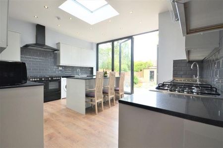 1 bedroom in a house share to rent - Photo 4