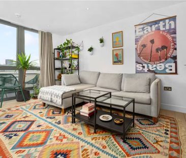 2 Bed Penthouse, Canalside Square, N1 - Photo 3