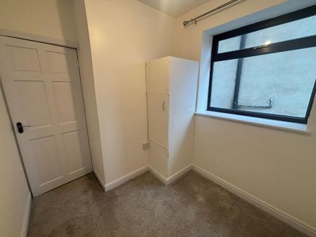 3 bedroom end of terrace house to rent - Photo 4