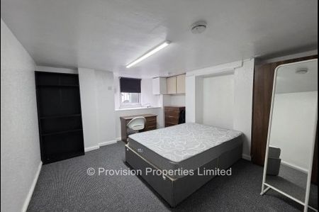 6 Bedroom 2 Bathroom Student Houses - Photo 3