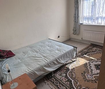 Room in a Shared Flat, Stratford Road, E13 - Photo 2