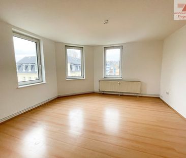 Hübsche 3-Raum-Dachgeschoss-Wohnung in ruhiger Lage von Aue! - Foto 1