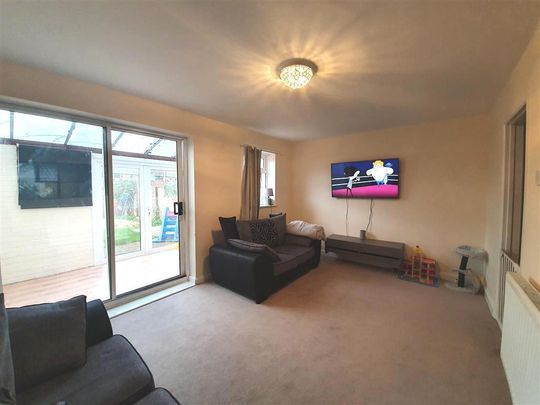 Hanbidge Crescent - Photo 1