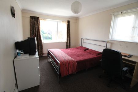 Wellington House, Rodwell Close, Eastcote - Photo 2