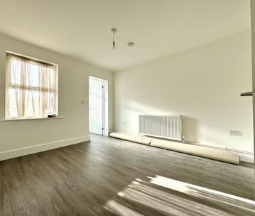 2 bedroom end of terrace house to rent - Photo 3