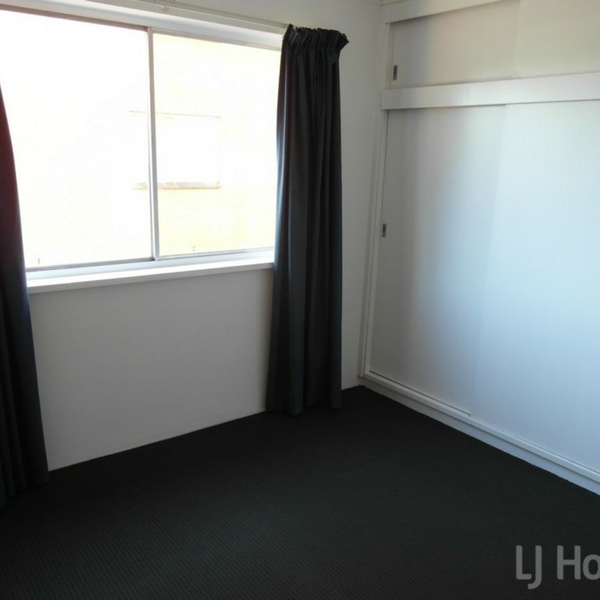 Spacious 2 Bedroom Unit - Photo 1