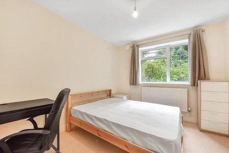 5 bedroom flat to rent - Photo 3
