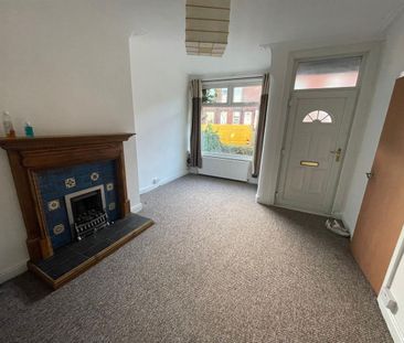 Cross Flatts Parade, Leeds - Photo 6