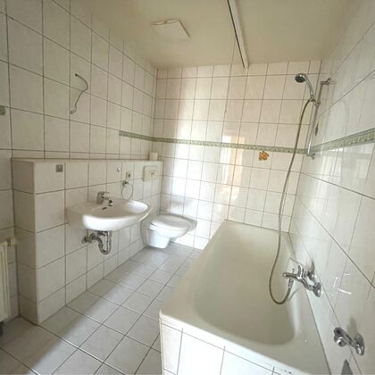 Dachgeschosswohnung in Fraureuth mit Einbauküche - Photo 4