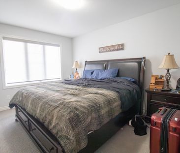 Charming 3 bedroom townhouse in Welland!! - Photo 3