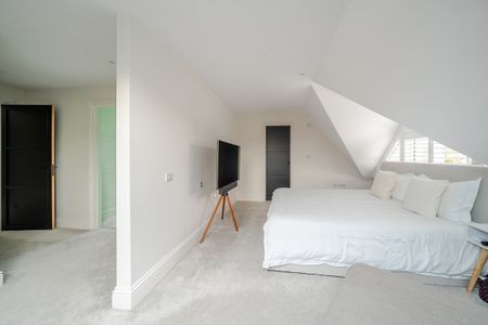 4 bedroom detached house to rent - Photo 4