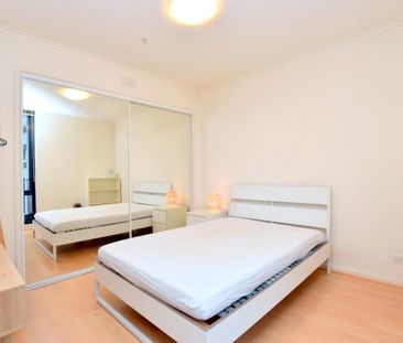 1308/63 Whiteman Street - Photo 4