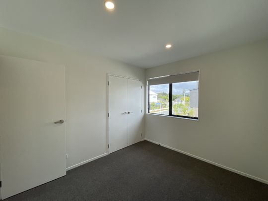 Newly 2 Bedrooms Low Maintenance - Photo 1