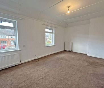 2 bedroom end of terrace house to rent - Photo 2