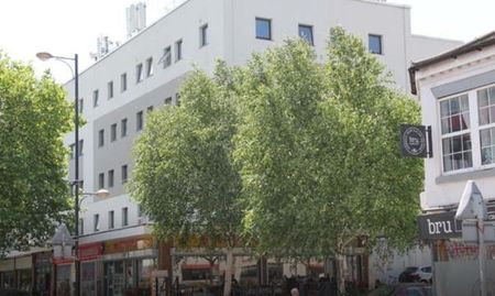 1 bedroom in a flat share to rent - Photo 4