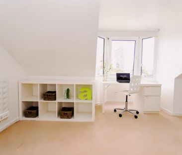 Standard Plus – 5 Bed Flat - Photo 1