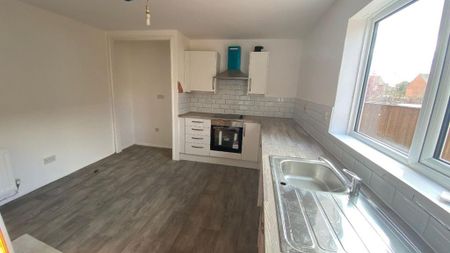 3 bedroom terraced house to rent - Photo 4